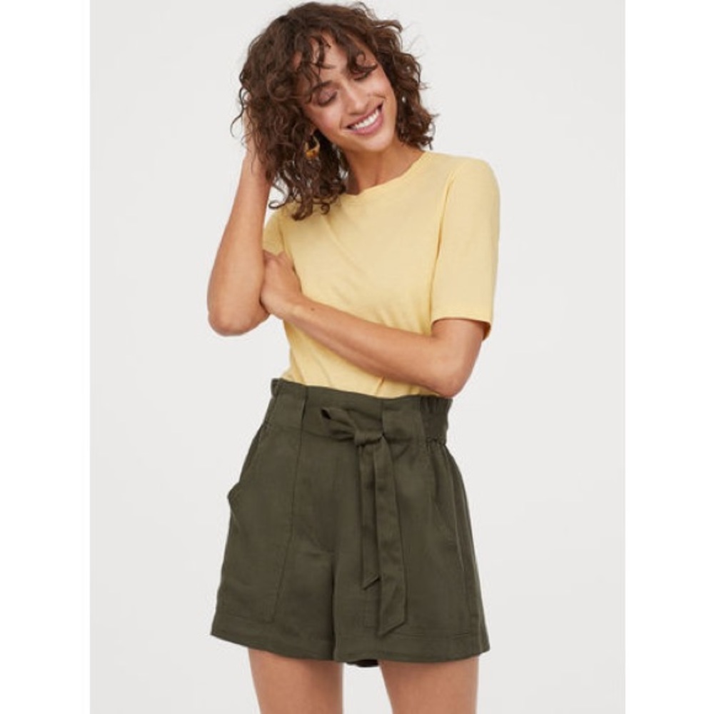 🔥SALE🔥 H&M Paper Bag Shorts